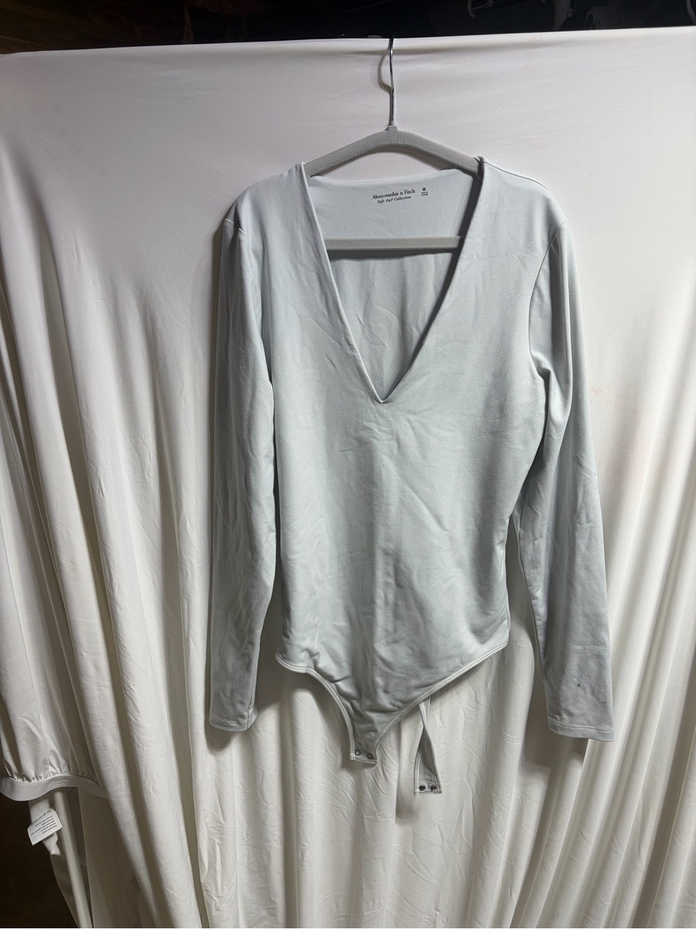 Abercrombie & Fitch Light White V‑Neck Long Sleeve Bodysuit